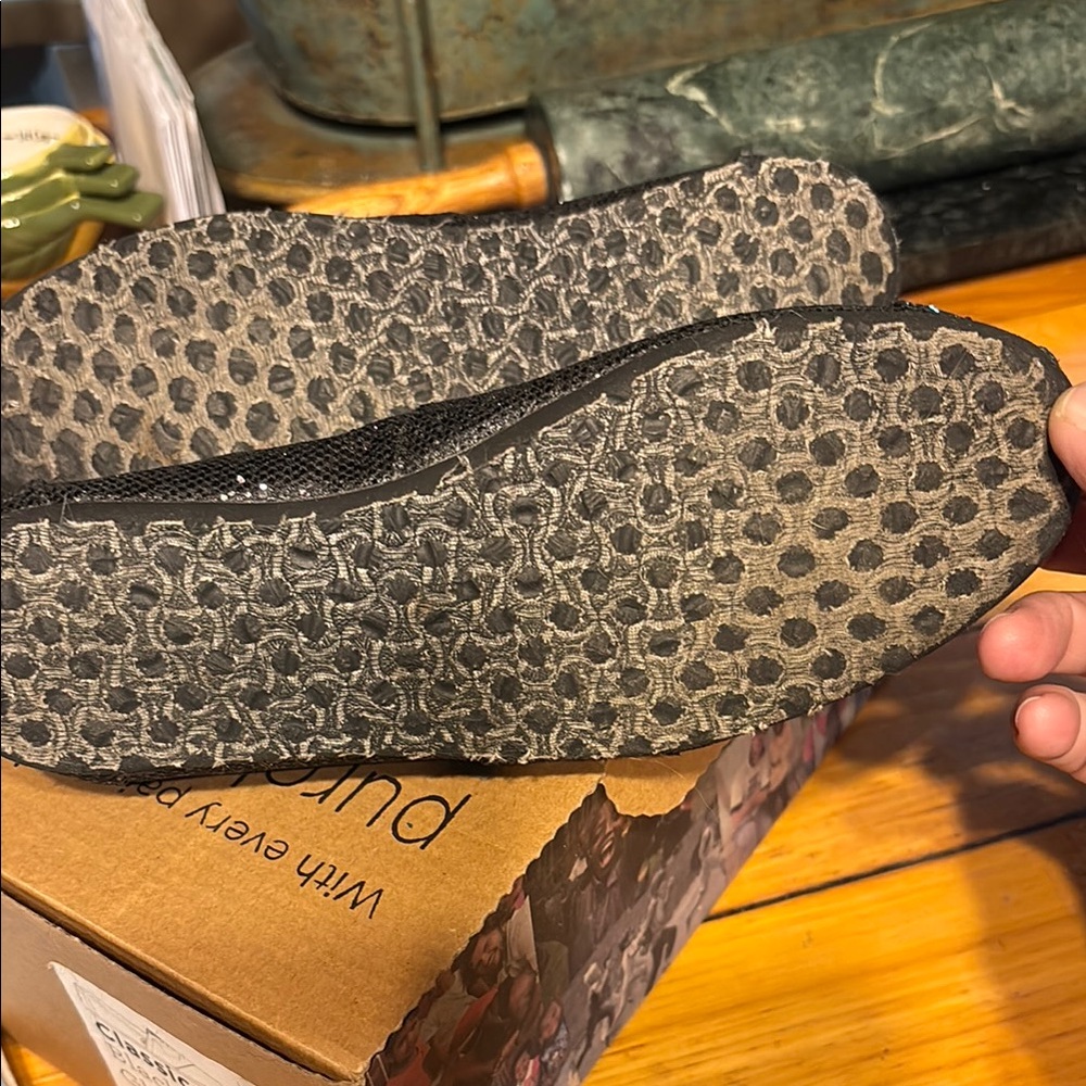TOMS Women's Black Glitter Classics - Picture 10 of 12